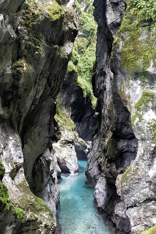 Rundweg Tolminer Klammen: Bergschlucht mit Thermalquelle