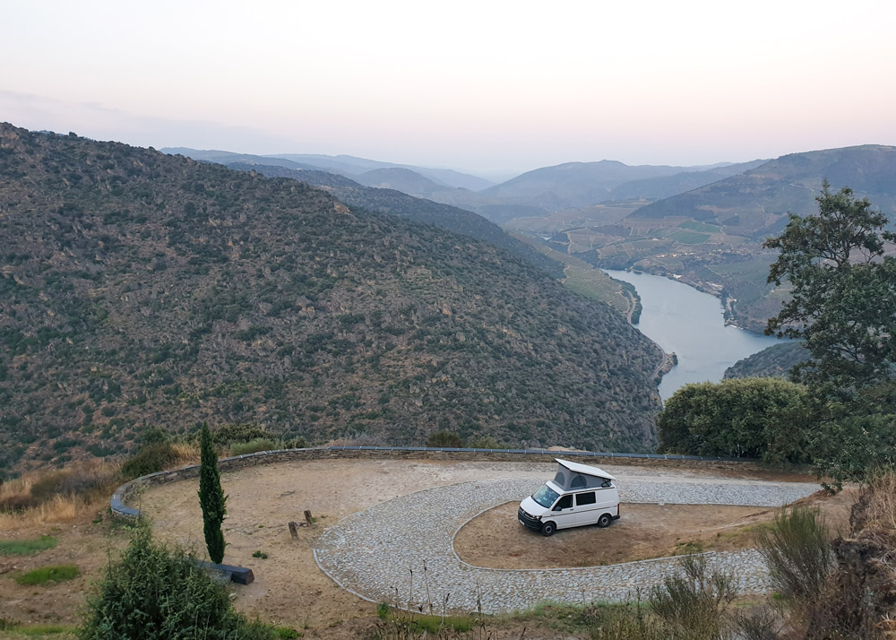 Douro-Tal: Roadtrip entlang des Douro mit VW-Bus